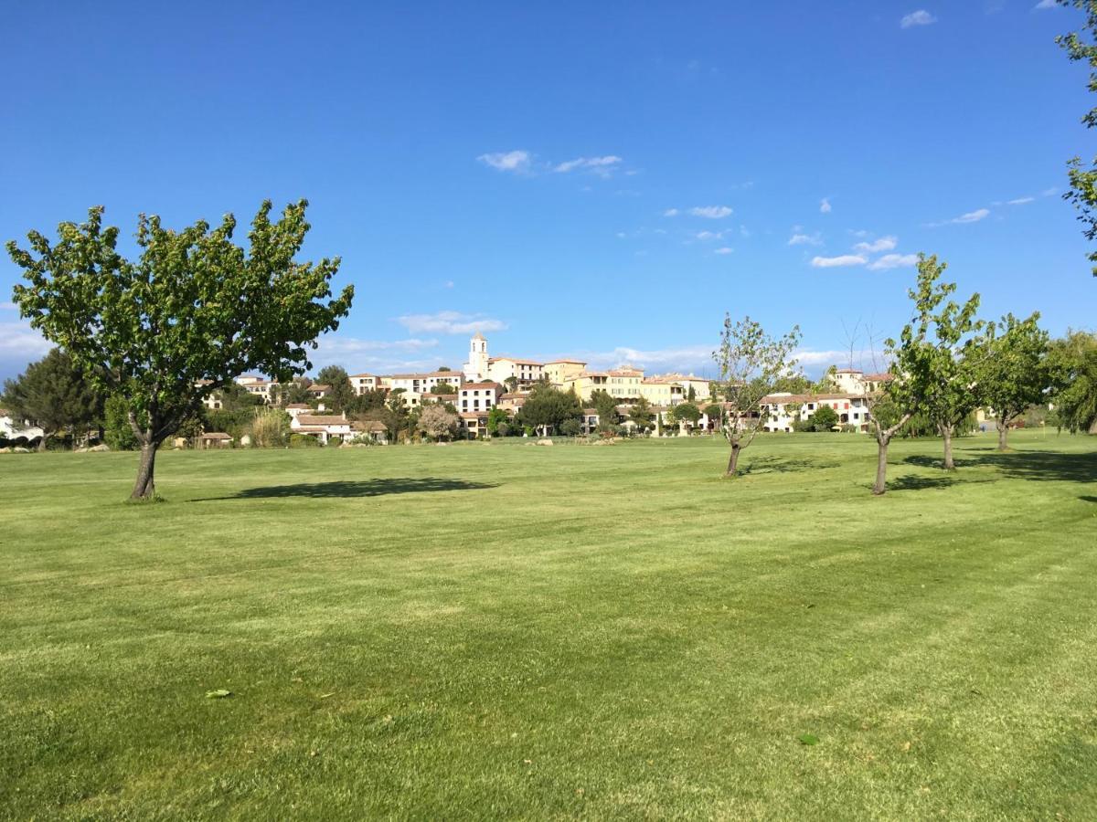 Studio Sur Le Domaine Du Golf De Pont Royal Mallemort Buitenkant foto