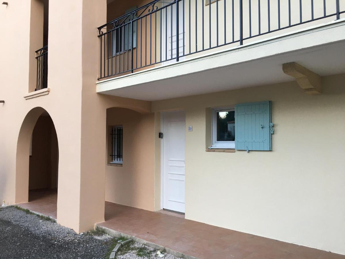 Studio Sur Le Domaine Du Golf De Pont Royal Mallemort Buitenkant foto